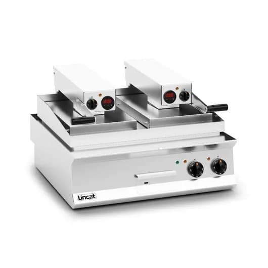Lincat Opus 800 Single 80cm Electric Clam Griddle With 1x Ribbed Upper Plate & 1x Flat Upper Plate, Model- OE8210/FR — image 2