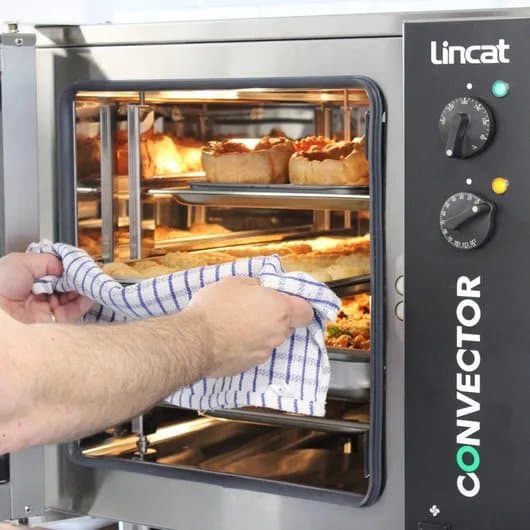 Lincat Convector Convection Oven, Manual Controls, 2.8kw, Model- CO343M — image 5