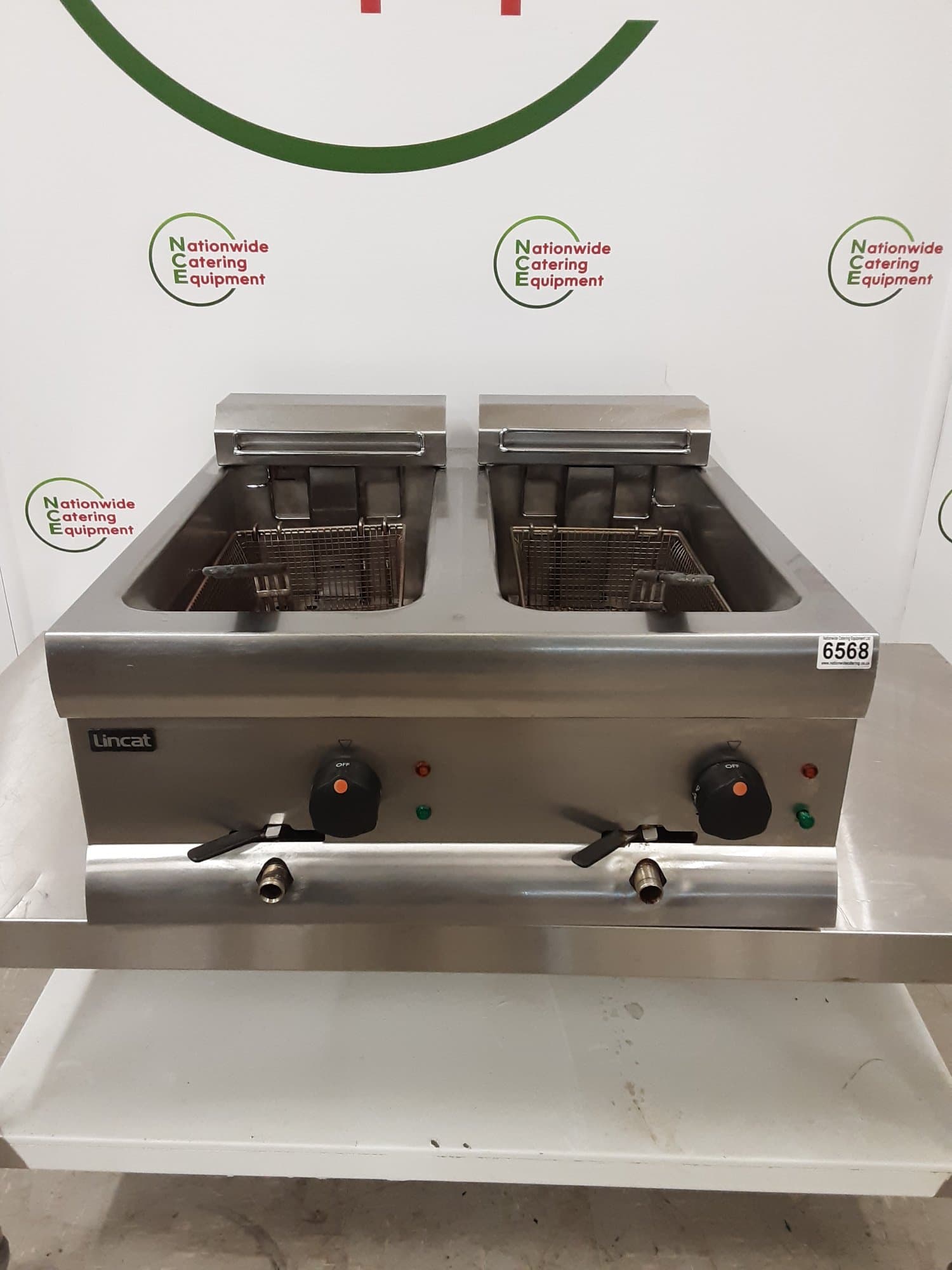 Lincat Silverlink Tabletop Electric Twin Tank Fryer, 1ph — image 1
