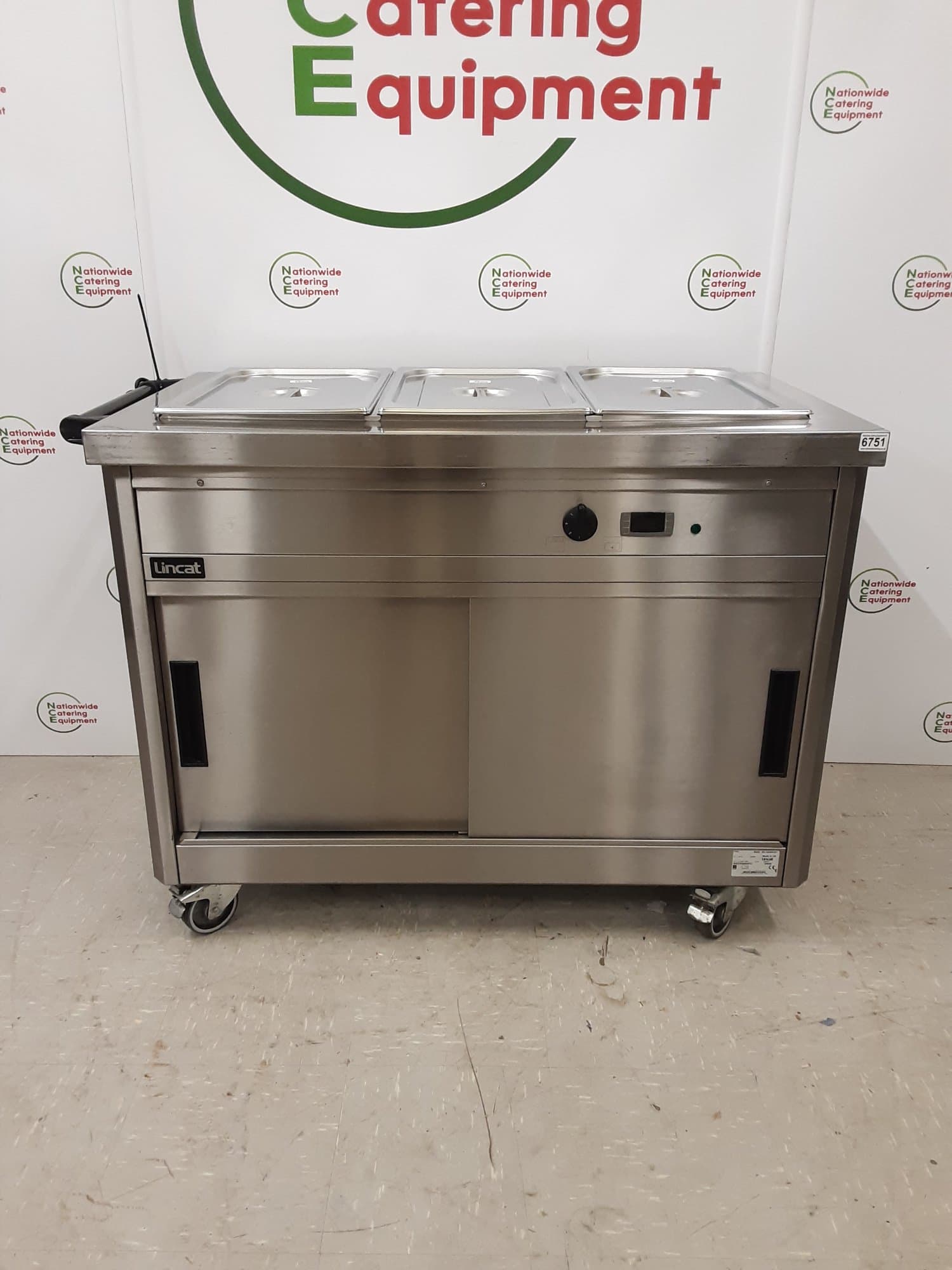 Lincat Panther Mobile Hotcupboard & 3GN Wet Bain Marie, 13amp, Model- P6B3 — image 1