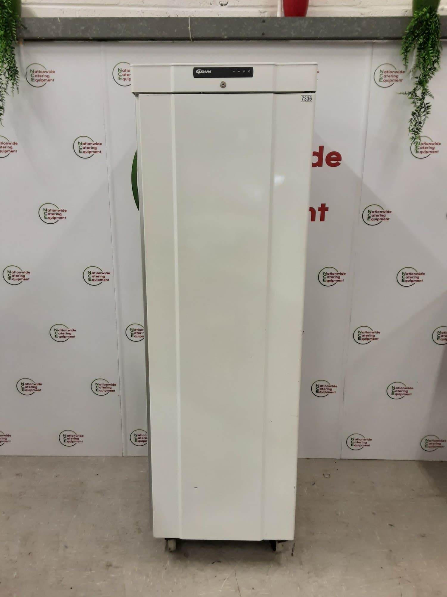 Gram White 400L Single Upright Freezer, Model- F410 — image 1
