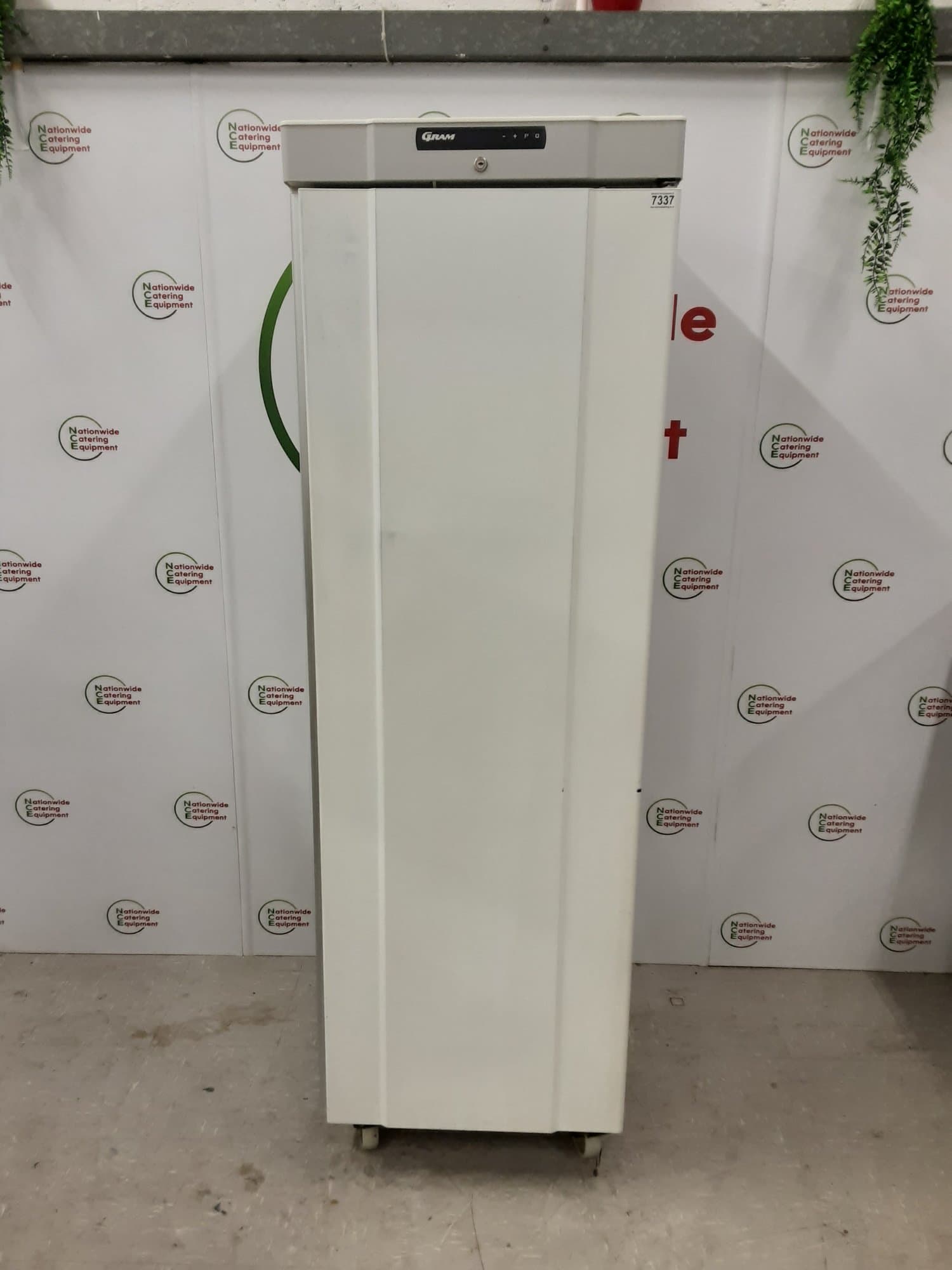 Gram White 400L Single Upright Freezer, Model- F410 — image 1