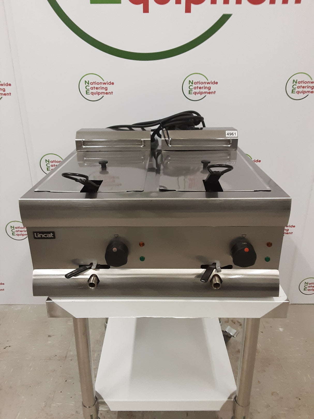 Lincat Silverlink Twin Tank Electric Tabletop Fryer, 1ph/32amp  (NCE4961)