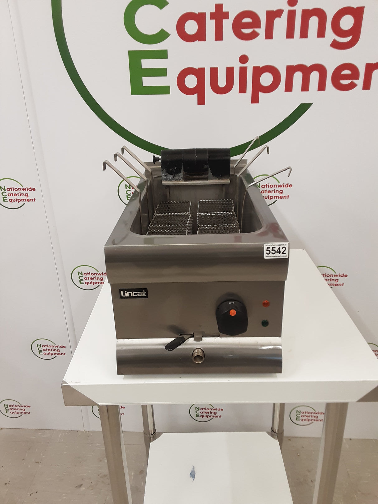 Lincat Six Basket Electric Pasta Boiler, 13amp, Model-PB33 (NCE5542)