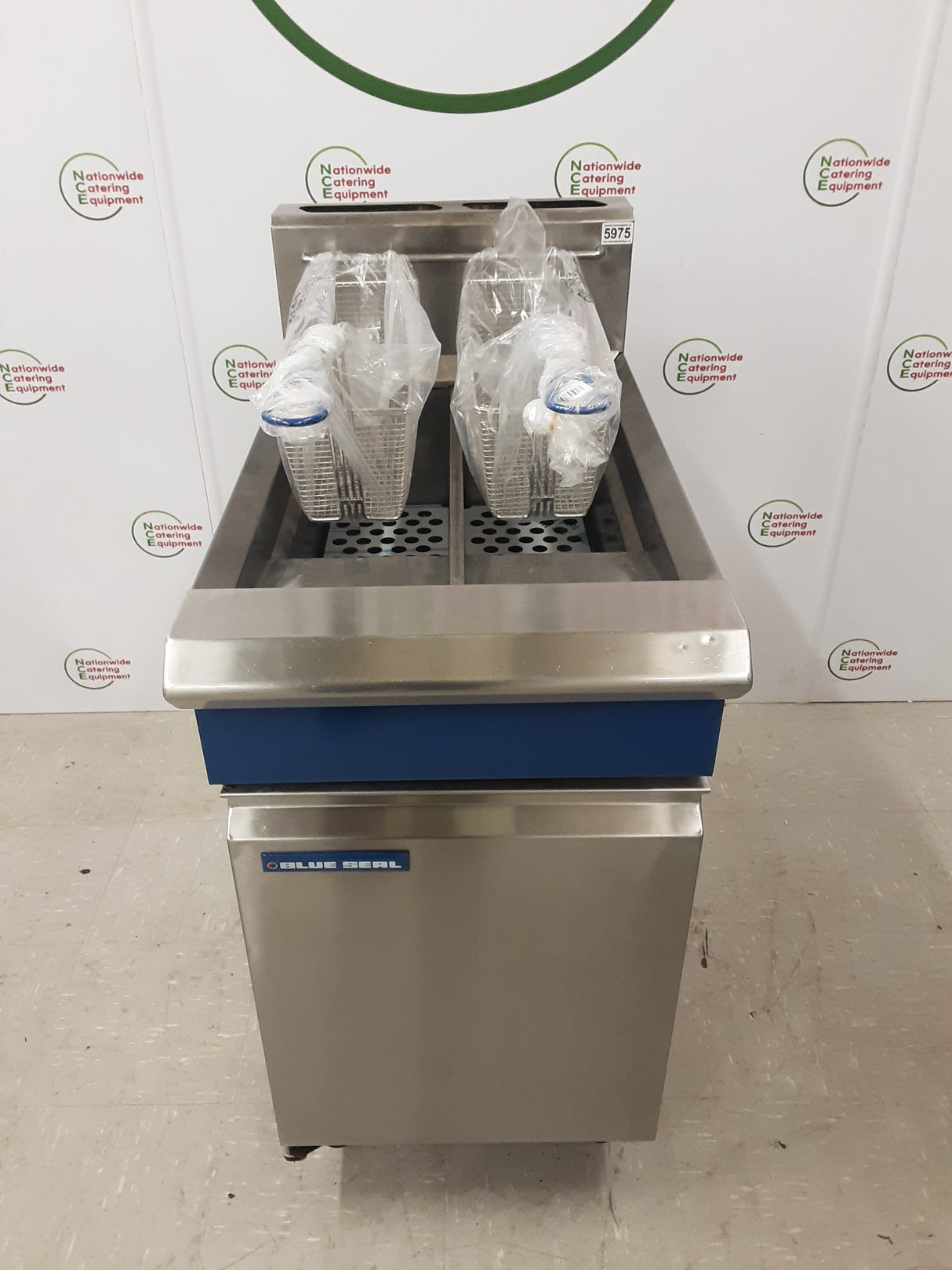 Blue Seal GT46 LPG Twin Tank Freestanding Fryer, Model- GT46 (NCE5975)