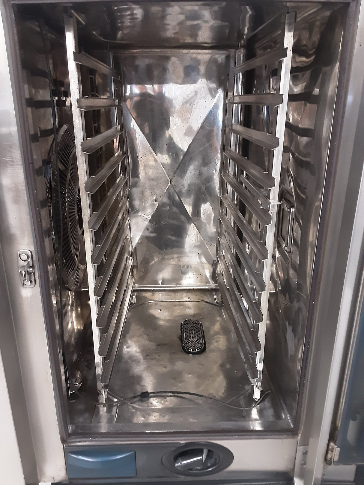 Rational SCC White Efficiency 10 Grid Electric Combi Oven On Stand (NCE5976)