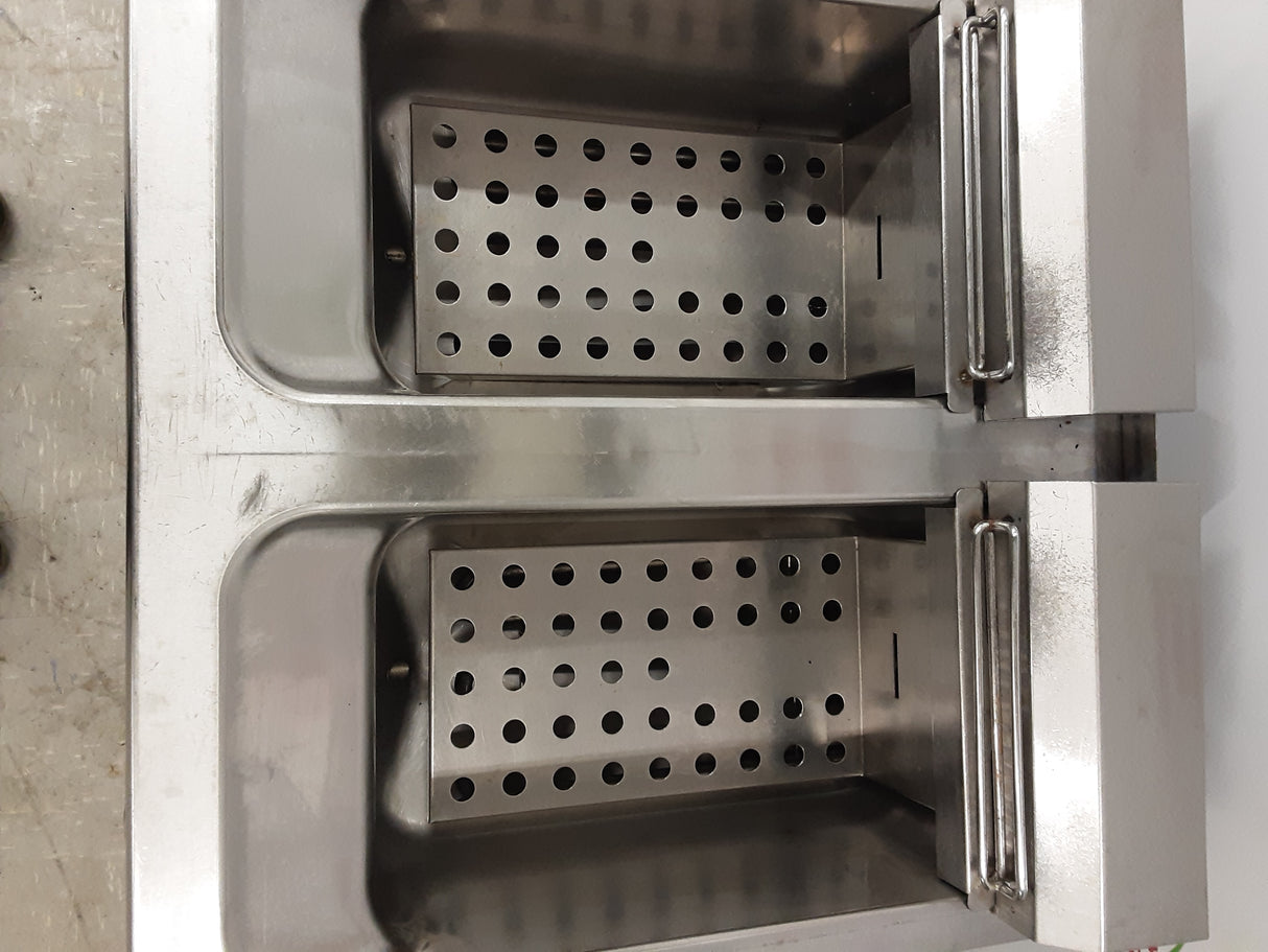 Lincat Twin Tank Tabletop Electric Fryer, Model- DF612 (NCE4051)
