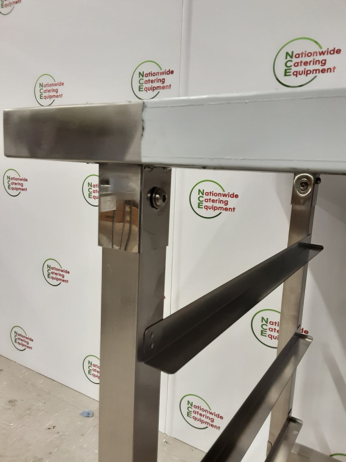 Stainless Steel Diswasher Exit Table (Machine to Left), With Racking Beneath (NCE6126)