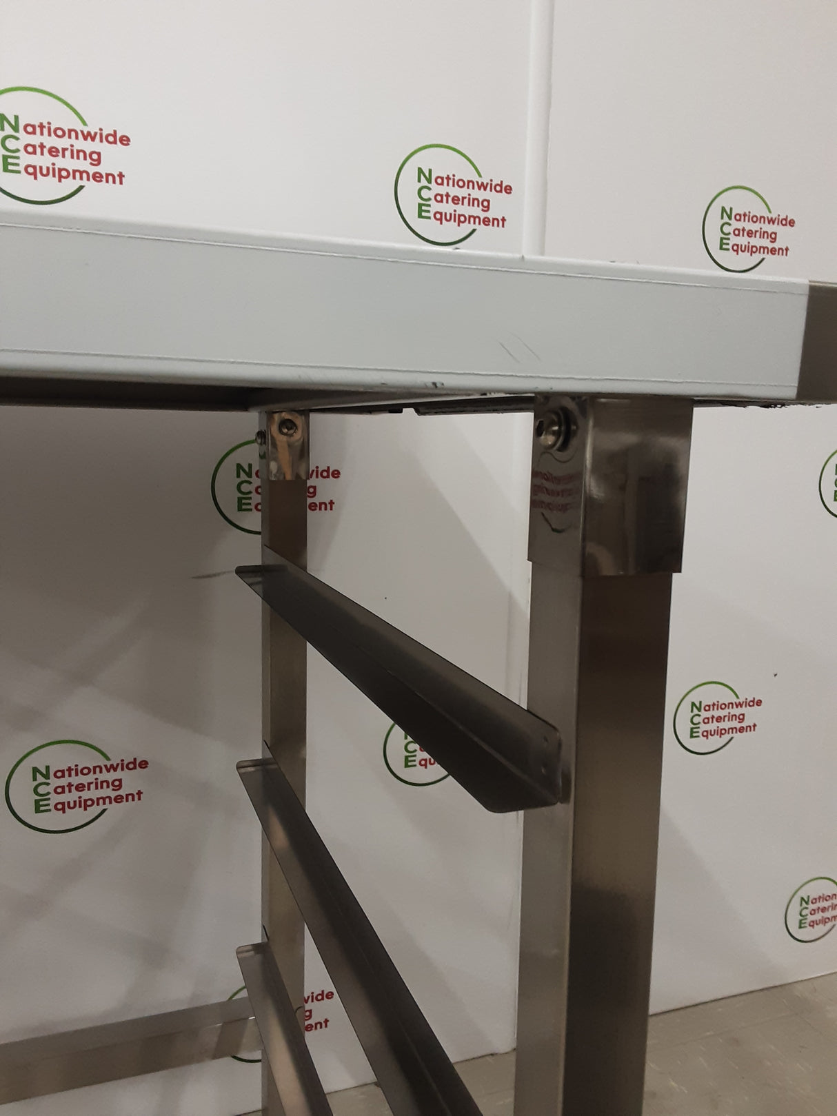 Stainless Steel Dishwasher Exit Table (Machine to Right), With Racking Beneath(NCE6125)