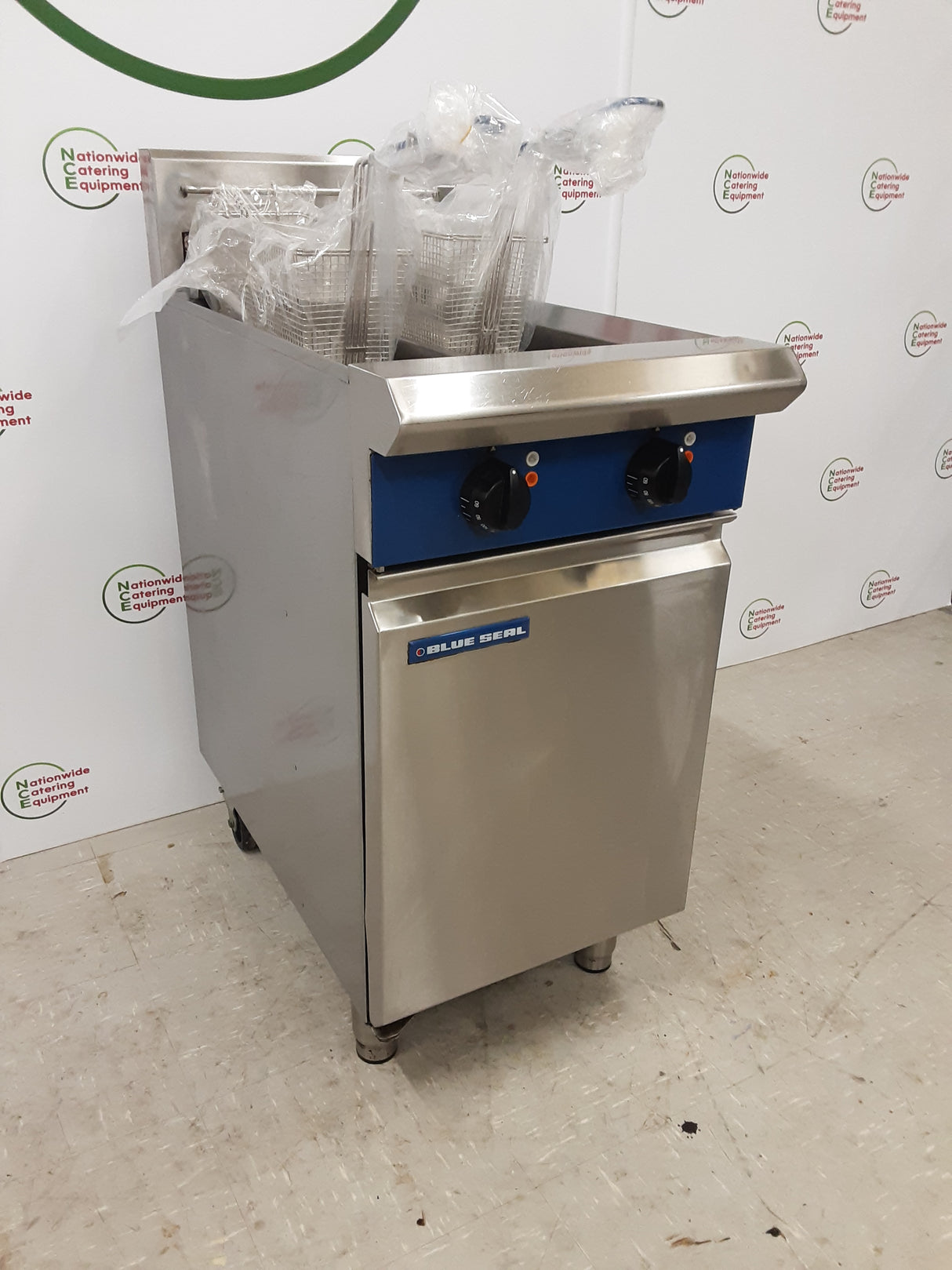 Blueseal Twin Tank Electric Fryer, 32amp/3ph, Model-E44 (NCE6122)