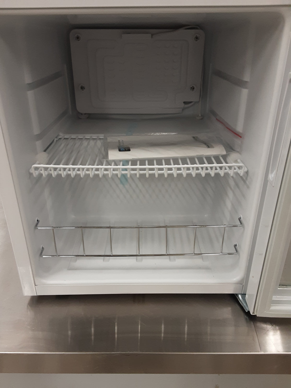 Un-used/New Polar White Tabletop Display Fridge, Model- DM071 (NCE6253)