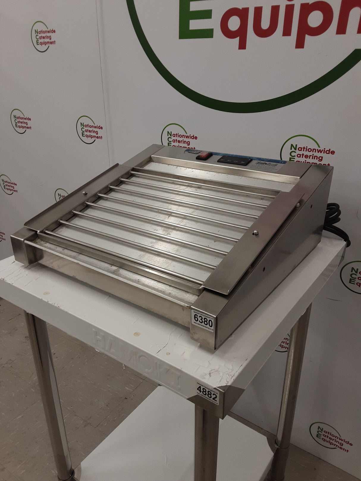 Vizu Tabletop Hot Dog Grill, 13amp, Model-EQVHD2 (NCE6380)