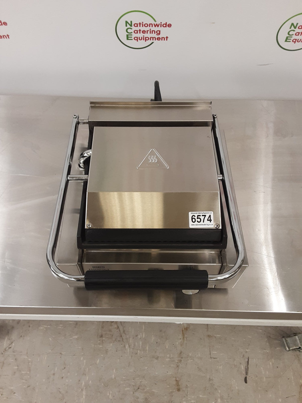 Nisbets Essentials Single Panini Machine/Contact Grill, Model- DA396 (NCE6574)