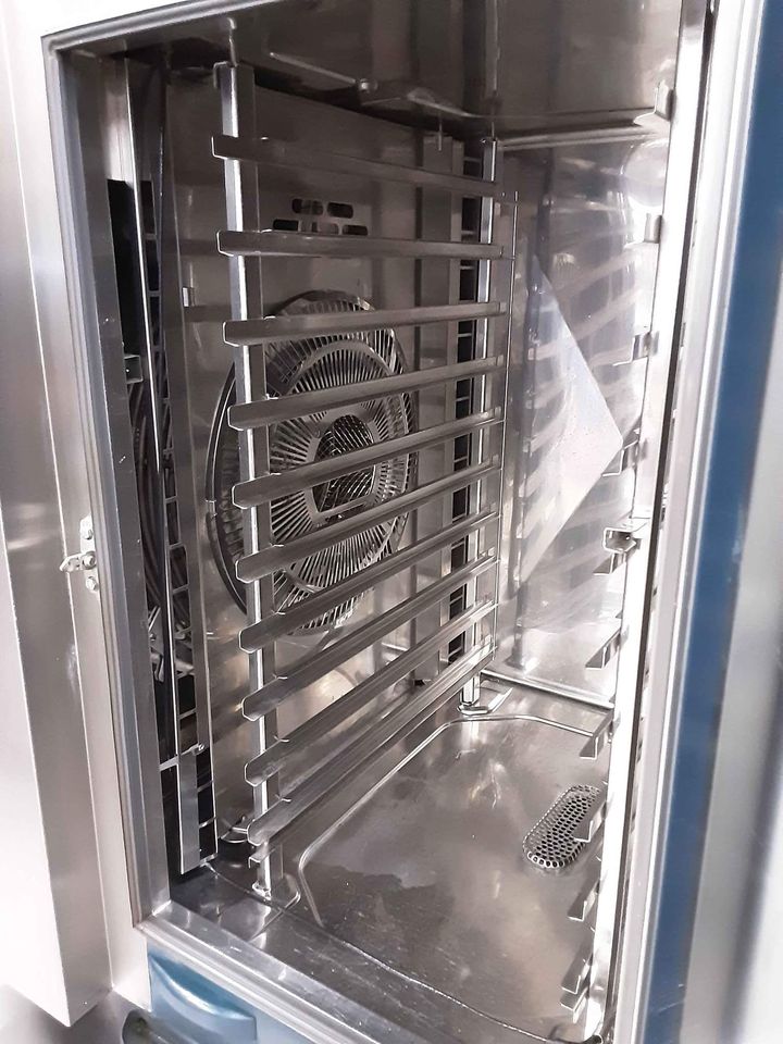 Rational SCC WE Ten Grid Electric Combi Oven On Stand (NEC4590)