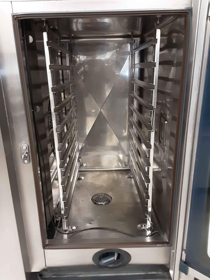 Lincat 10 Grid Combi Oven On Stand - 3 Phase Electric (4557)