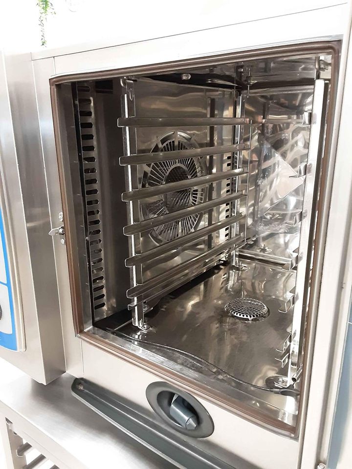 Lincat Six Grid SCC Combi Oven on Stand - Three Phase (NCE4626)