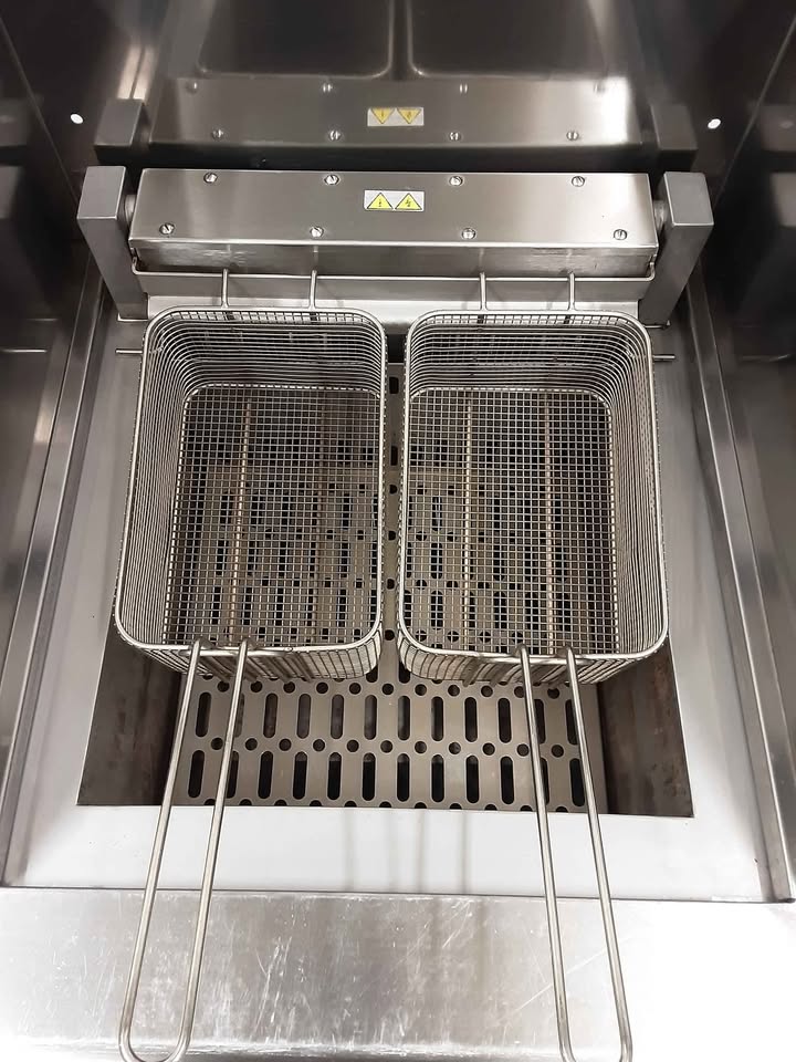 Falcon 60cm Electric (3phase) Single Tank / Double Basket Fryer With Splashback, Model-E3860 (NCE5089)