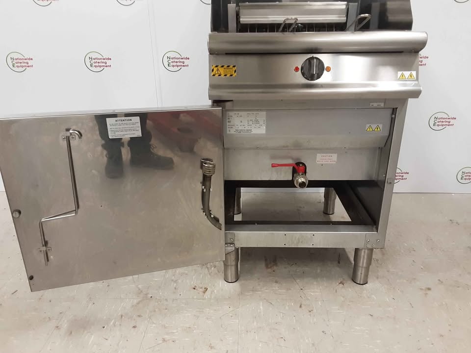 Falcon 60cm Electric (3phase) Single Tank / Double Basket Fryer With Splashback, Model-E3860 (NCE5089)