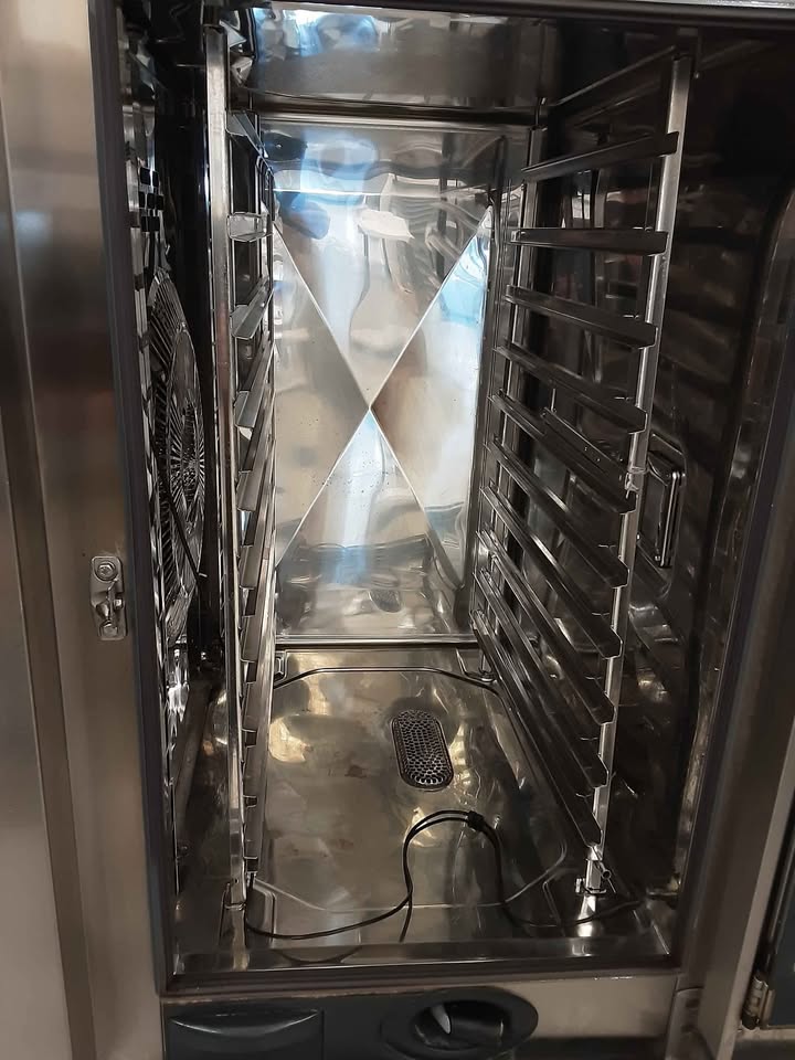 Rational 10 Grid Electric SCC White Efficiency Combi Oven On Stand (NCE5278)