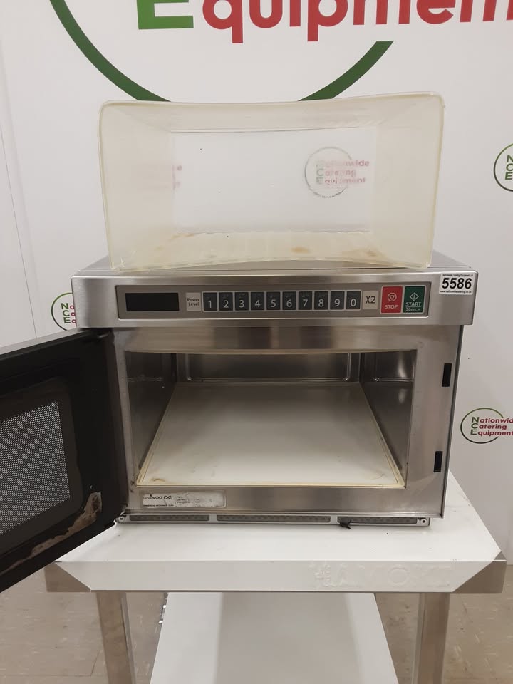 Daewoo 1850w Microwave (NCE5586)