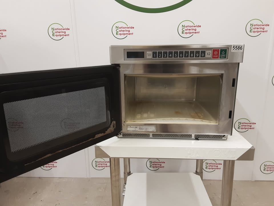 Daewoo 1850w Microwave (NCE5586)