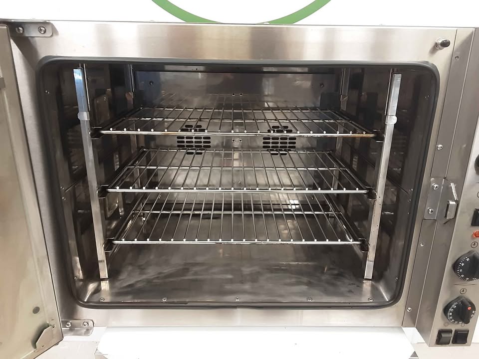Lincat ECO8 Tabletop 13amp Electric Convection Oven (NCE5604)
