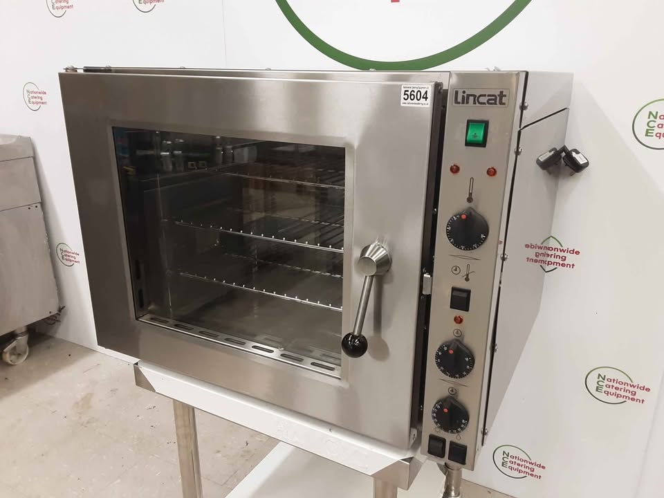 Lincat ECO8 Tabletop 13amp Electric Convection Oven (NCE5604)