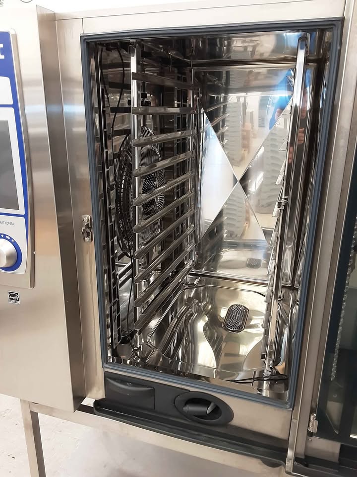 Lincat Badged SCC Rational 10 Grid Electric Combi Oven On Stand (NCE5801)