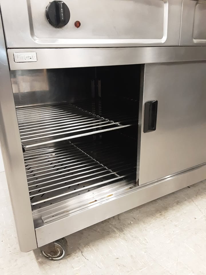Lincat Mobile Hotcupboard With Wet Bain Marie & Heated Gantry (NCE5869)