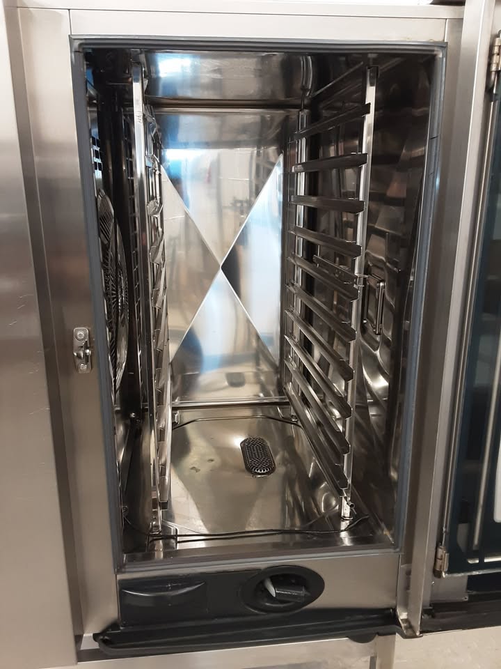 Lincat Branded Rational SCC Electric 10 Grid Combi Oven On Stand (NCE5910)