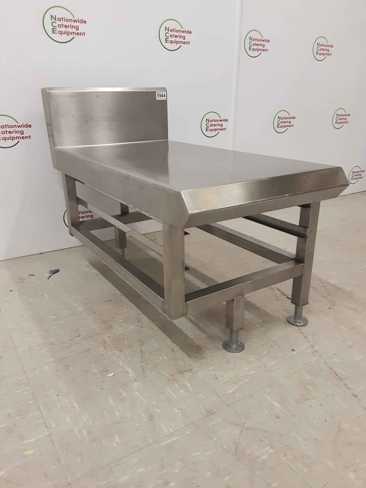 Stainless Steel Equipment Stand With Gastronorm Storage (NCE5944)