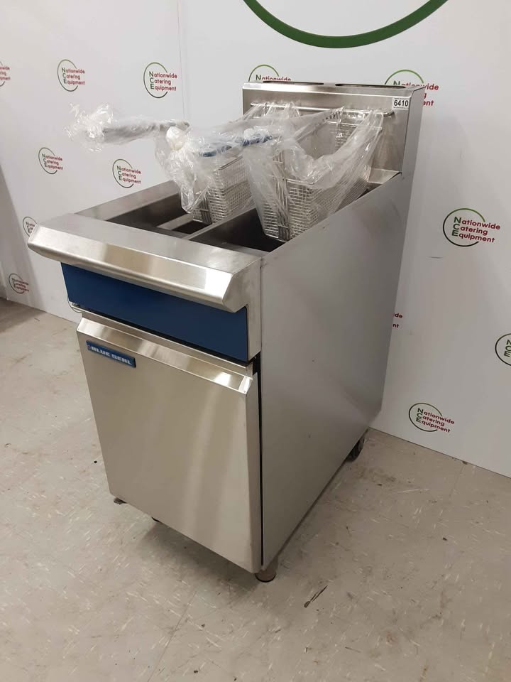 Blueseal GT46 Twin Tank Natural Gas Fryer With New Baskets (NCE6410)